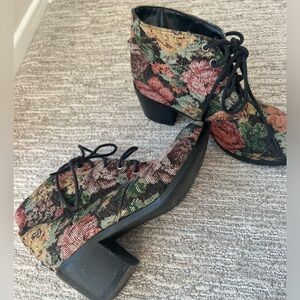 Diva floral booties, size 7